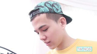 Adorable Xander Masturbates His Tight Anus & Dick During Solo Performance!