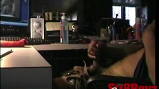 Amateur bloke wanking off watching porn