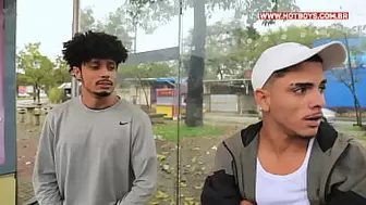Desenrolando o amigo hétero pro novinho assanhado