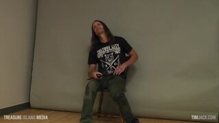 Straight rock dad jerks off for cash