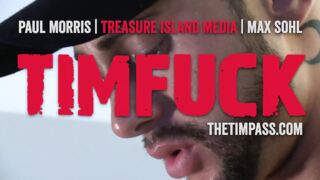 Zac Snow slobbers on Jarret Moon's cock