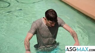 HOT JOCK POOL BOY Gets DICKSTRACTED & Sucks A Big Cock