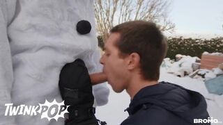 Weirdo Twink Benjamin Blue Gets Drilled By The Snowman Bo Sinn - Twink