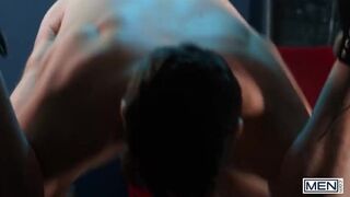 Submissive Presley Scott Gets Turned On When He Touches Boxer Malik Delgaty's Eager Dick - MEN