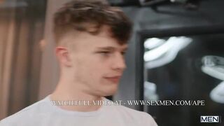 Under The Barber's Cape/ MEN / Cristiano, Jake Preston