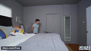 Men - Ty Mitchell Walks In The Hallway When He Sees Colby Jansen & Starts Humping His Leg