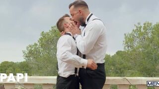 PAPI - Bearded Stud Sir Peter Notices Cute Allen King & Makes His Move On Him For A Quick Fuck