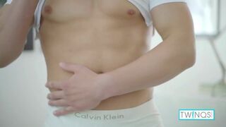 Big Pectorals Twink Luke Jerks Himself Until Cumming On His Abs!