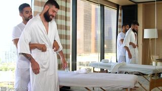 Horny Masseur Gives A Deep Dick Massage To Client's Tight Ass