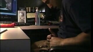 Amateur bloke wanking off watching porn