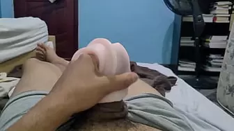 Fodendo gostoso o cu de silicone