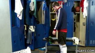 Toby Springs masturbating