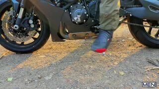 Hooking Up With Dante Colle / MEN