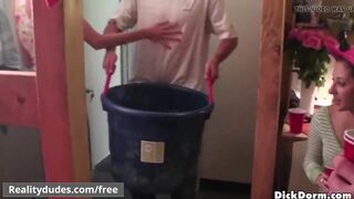 Twinky Dudes Suck Their Buddies At A College Party Make Them