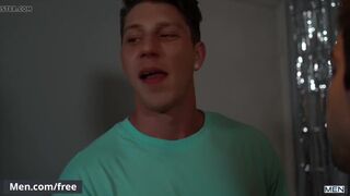 Sexy Frat Guys Sharing Dicks In Group Sex - Men