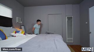 Men - Ty Mitchell Walks In The Hallway When He Sees Colby Jansen & Starts Humping His Leg
