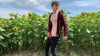 Hot jerking off OUTDOOR & Cute Boy CUM HARD