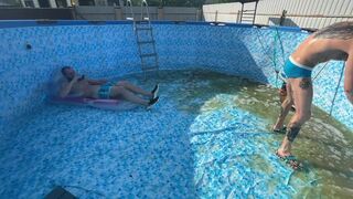 The boss fucks a twink in his tight asshole without lube - 395