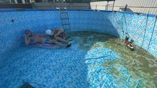 The boss fucks a twink in his tight asshole without lube - 395