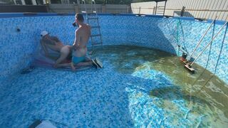 The boss fucks a twink in his tight asshole without lube - 395