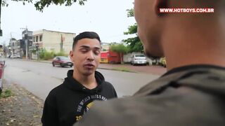 Desenrolando o amigo hétero pro novinho assanhado