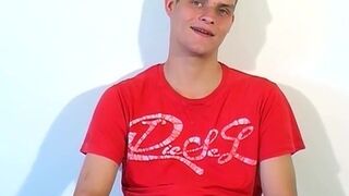 Smooth UK jock Scott B masturbates his thick cock solo