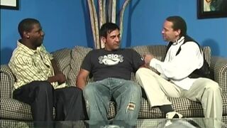 Amateur guy gets assfucked by black thugs