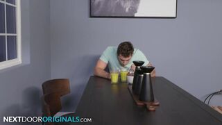 Hot - Elliot Finn Surprises BF With Voracious Valentine's Fuck
