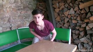 YOUNG CUTE BOY - OUTDOOR WEBCAM
