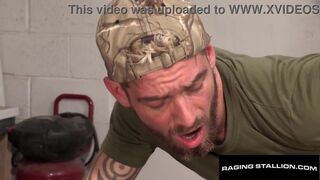 Gorgeous Muscle Facializes Sexy Jock