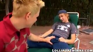 Skinny young man and his twink boyfriend get freaky outside