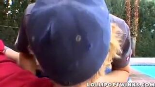 Skinny young man and his twink boyfriend get freaky outside