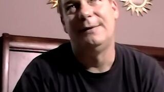 Athletic amateur receives blowjob from mature homosexual