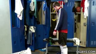 Toby Springs masturbating