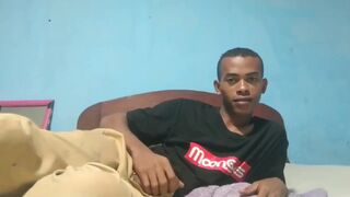 Let Me Fuckn Entertain You Daddy!