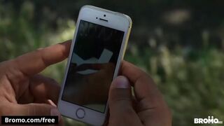 Twink Mikos bubble butt gets streched by Jeromes big cock