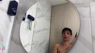 VENEZUELAN WITH HUGE 22CM COCK MASTURBATES UNTIL HE OUTSIDE HIS MILK