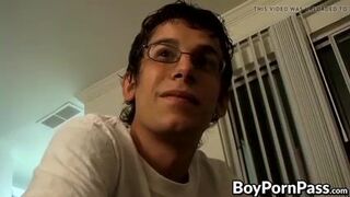 Youngsters enjoy sloppy blowjobs after showering together