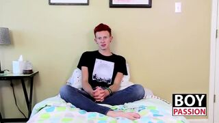 Twink Dylan Mermaid takes a break to jerk it off for fans