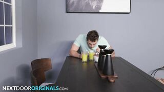 Elliot Finn Surprises BF With Voracious Valentine's Fuck
