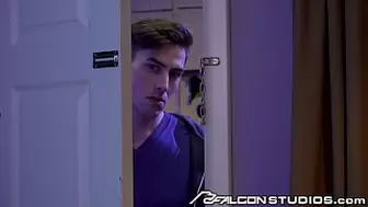 Horny Muscle Hunk Ass Fucked In Hotel Room