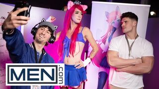 Hot - Axelle Rose bekommt seinen dünnen Arsch von Hunk Malik Delgaty penetriert und bekommt sein Sperma über ihn