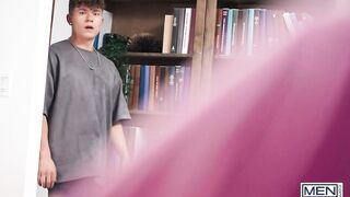 Hot - Femboy Sam Ledger bekommt sein enges Loch von seinem gutaussehenden Stiefbruder Drake Von