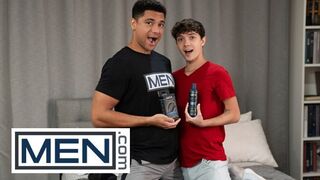 Hot - Andre Stone und Sam Ledger probieren einen neuen Penisring in Bareback-Doggystyle-Mode aus