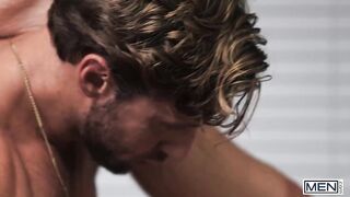 MÄNNER - Polizeichef Dom King gibt Twink-Polizist Joey Mills eine Ficklektion, weil er unartig ist