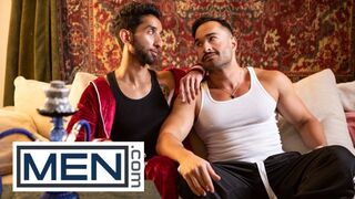 Hot - Hetero-Kumpels Raj und Ram Sivan können nicht flachgelegt werden, also experimentieren sie miteinander