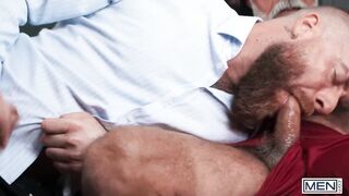 Hot - Daddy Cakes lutscht den Schwanz seines Freundes Daddy John, während er zockt, und reitet dann