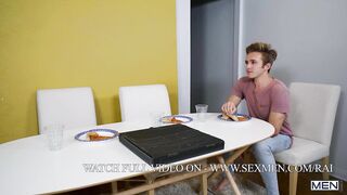 Family Cums First Teil 1: Bareback / MÄNNER / Daniel Hausser, Greg Mckeon