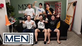 MÄNNER - Der Lockige Cristiano Nimmt Eifrig Sowohl Ashton Summers' als auch Kyles heiße Ladungen Auf Sein Gesicht