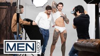 Assisting The Bulge Model/ Hot / Dann Grey, Papi Kocic